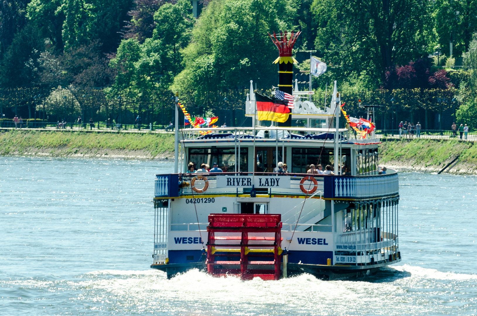 auf dem Rhein