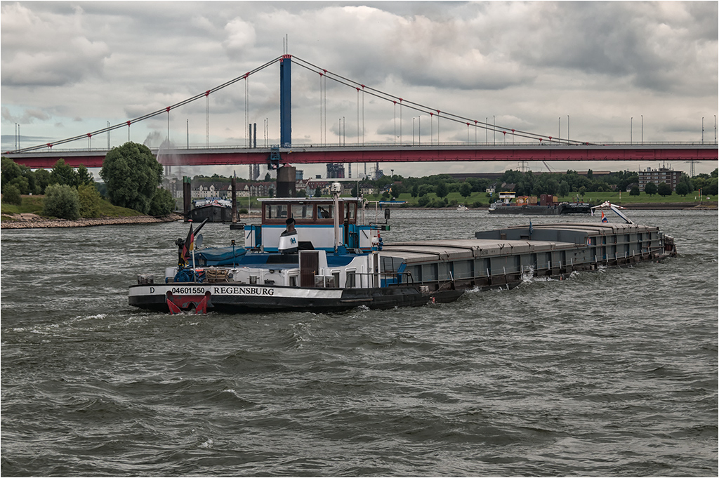 Auf dem Rhein ist immer was los...