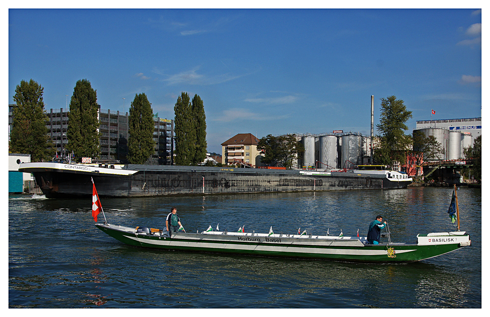 Auf dem Rhein VII: Der Weidling für die Rundfahrt kommt