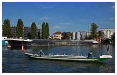 Auf dem Rhein VII: Der Weidling für die Rundfahrt kommt