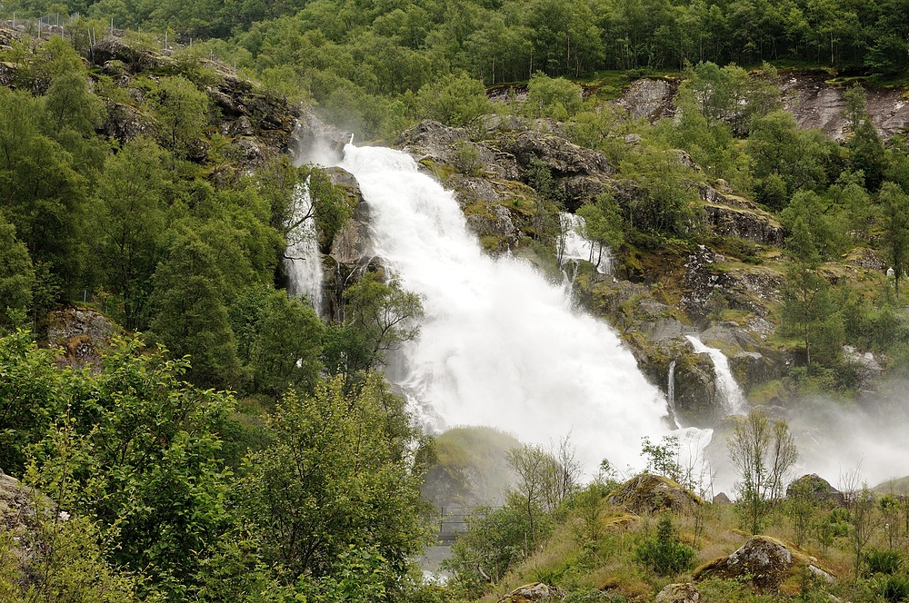 Auf dem Rückweg kamen wir an großen Wasserfall vorbei und die Sonne hatte...