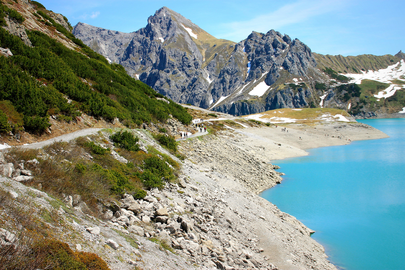 auf dem Rundwanderweg am Lünersee