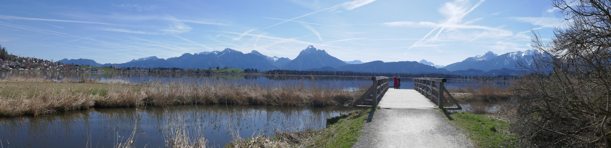 Auf dem Rundweg um den Hopfensee mit seinem grandiosen Panorama