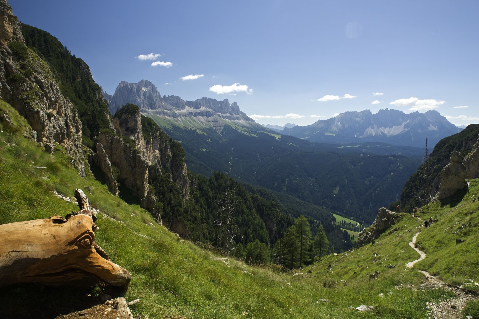 Auf dem Scheitelpunkt die Aussicht zu anderen Seite