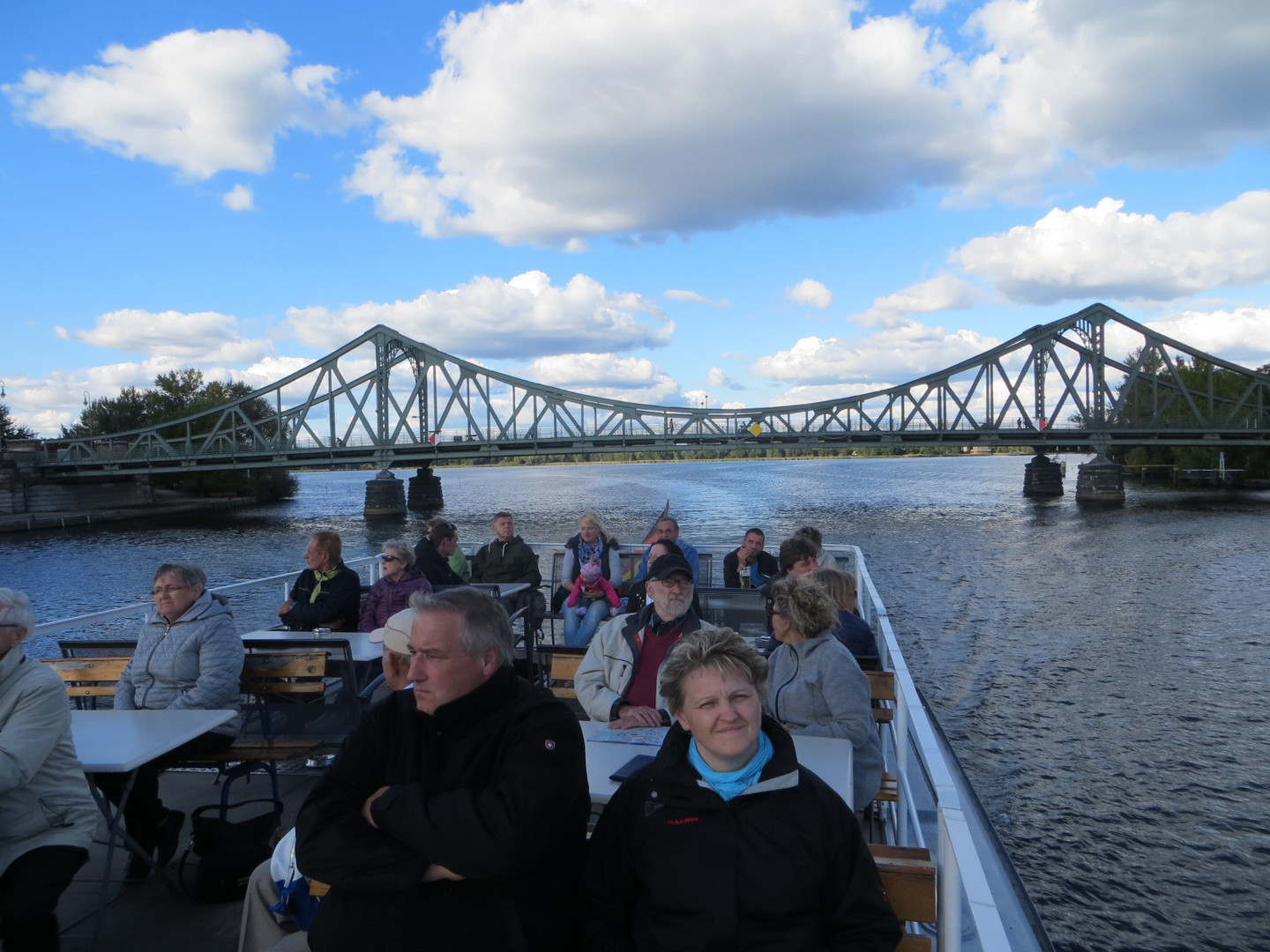 Auf dem Schiff mit Blick zur legendären " Glienicker Brücke"