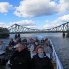 Auf dem Schiff mit Blick zur legendären " Glienicker Brücke"