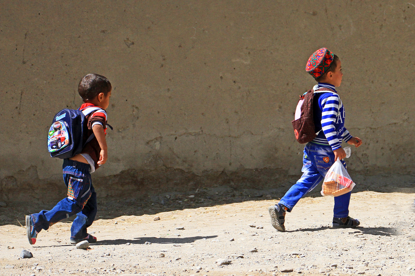 Auf dem Schulweg, Pamir-Region, Tadschikistan