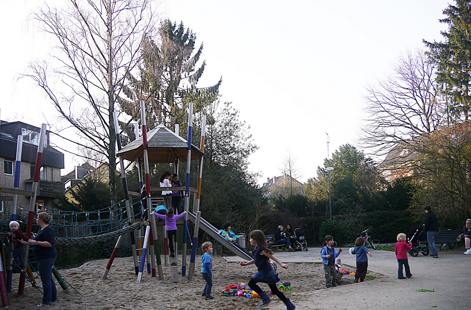 Auf dem Spielplatz, Bild 2