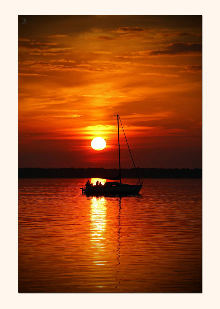 Auf dem Steinhuder Meer in den Sonnenuntergang