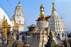 Auf dem Tempelbezirk von Swayambhunath in Kathmandu