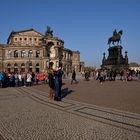 Auf dem Theaterplatz ...