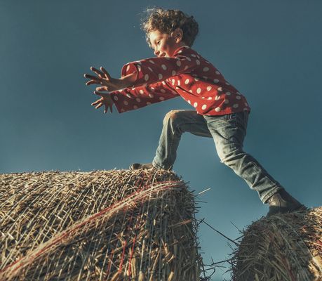 auf dem Tisch ist noch Wasserfarbe ...