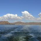 Auf dem Titicacasee mit Blick zur Bucht von Puno