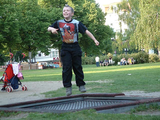 auf dem trampolin-2