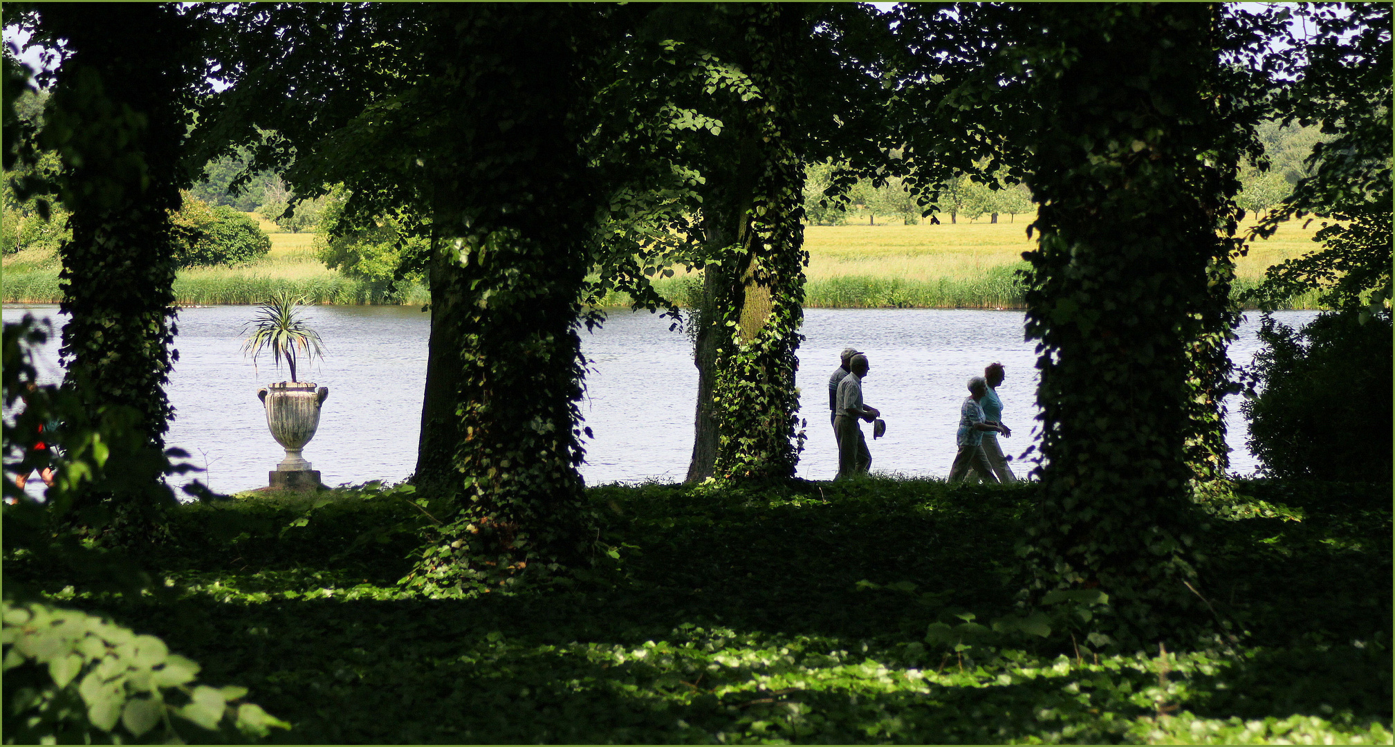 auf dem Uferweg