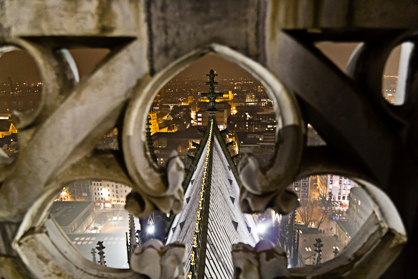 Auf dem Vierungsturm des Kölner Doms