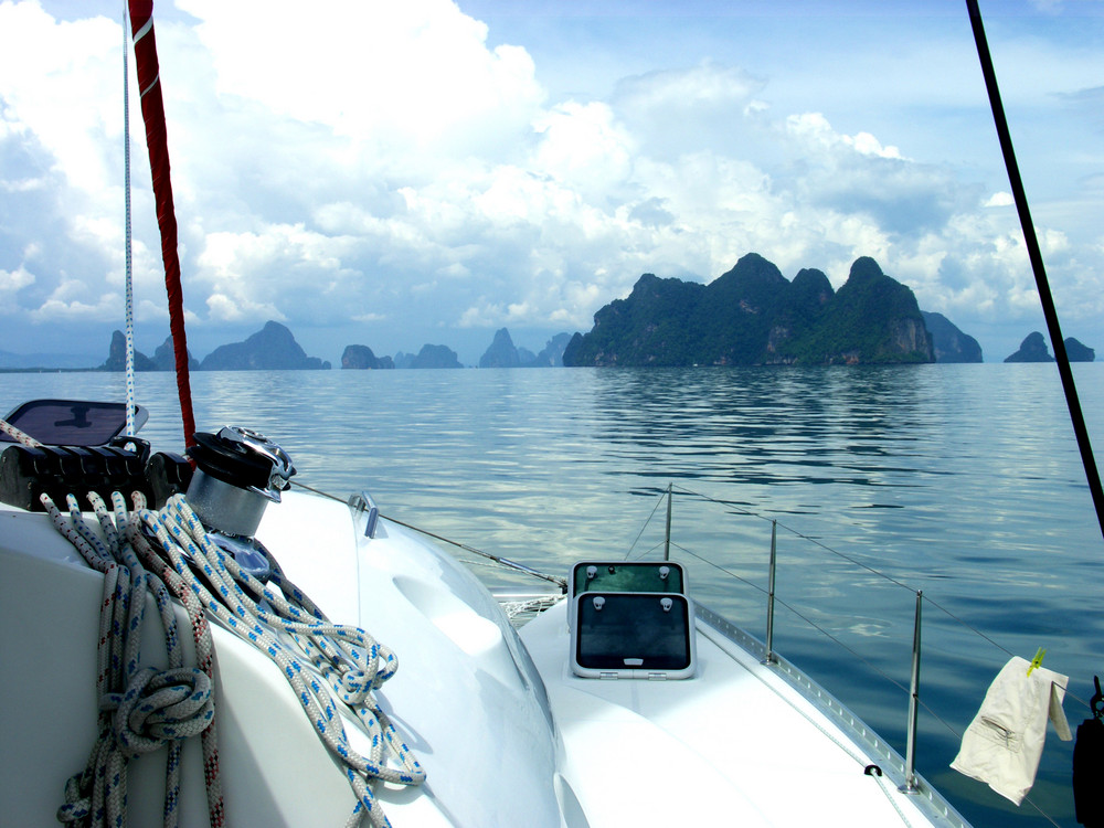 Auf dem Weg in die Phang Nga Bay mit seinen berühmten Kalksteinfelsen