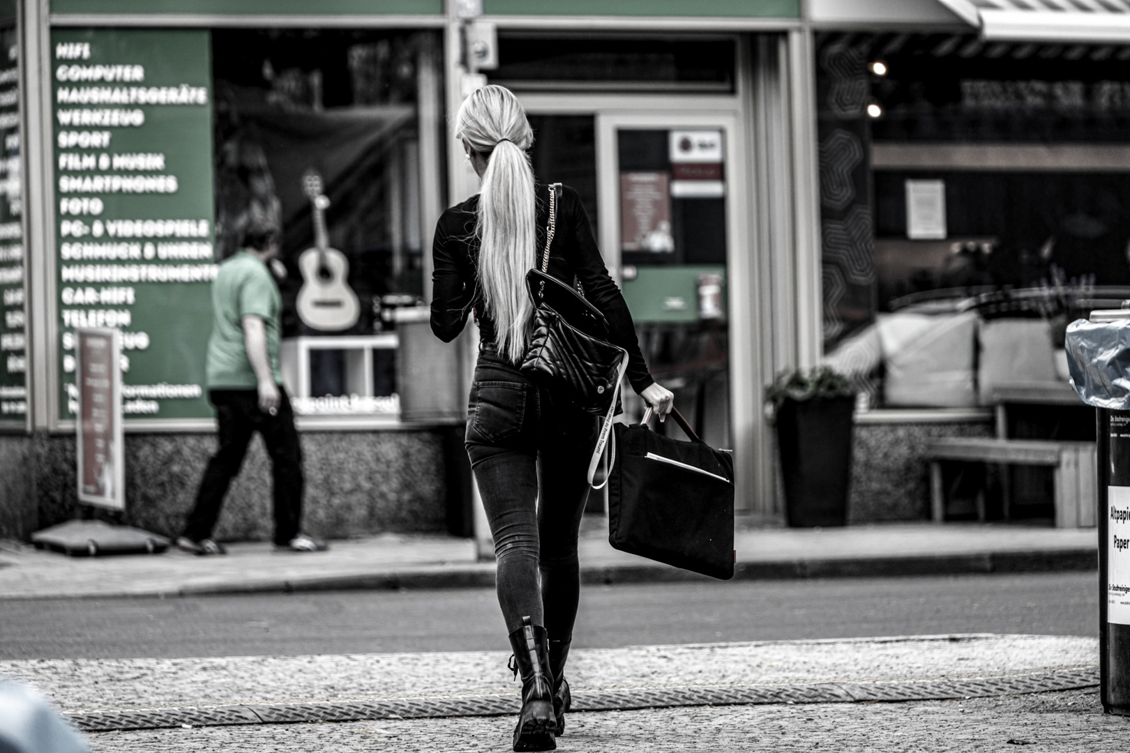"Auf dem Weg" oder "On the Way" Foto & Bild streetfotografie mit menschen, art, street Bilder