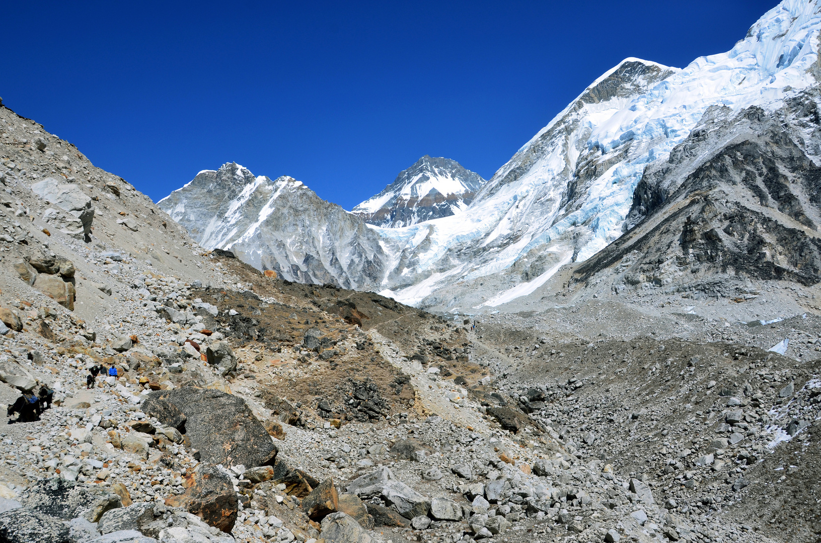 Auf dem Weg von Gorak Shep zm Everest Base Camp