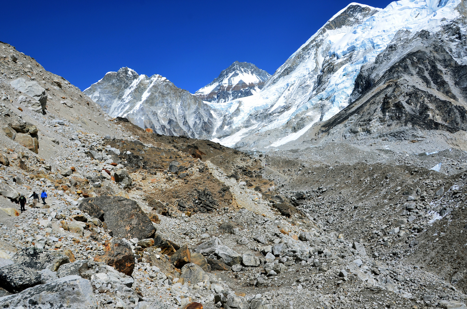 Auf dem Weg von Gorak Shep zum Everest Base Camp.