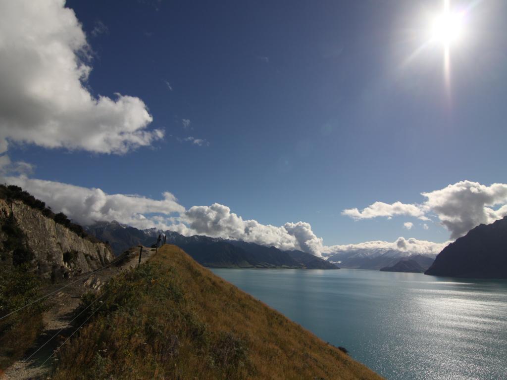 Auf dem Weg zu den Gletschern - Lake Hawea (Neuseeland)