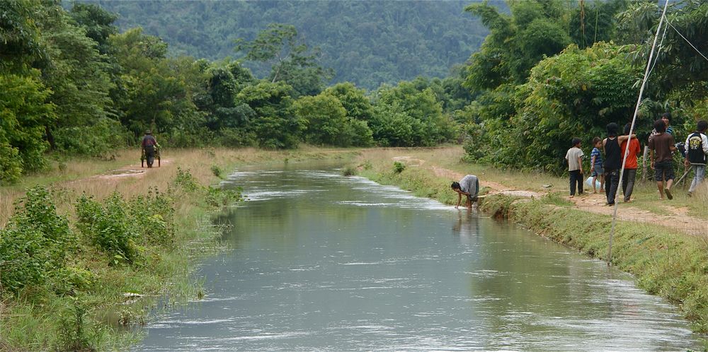 auf dem weg zu einen hausfest, laos 2010