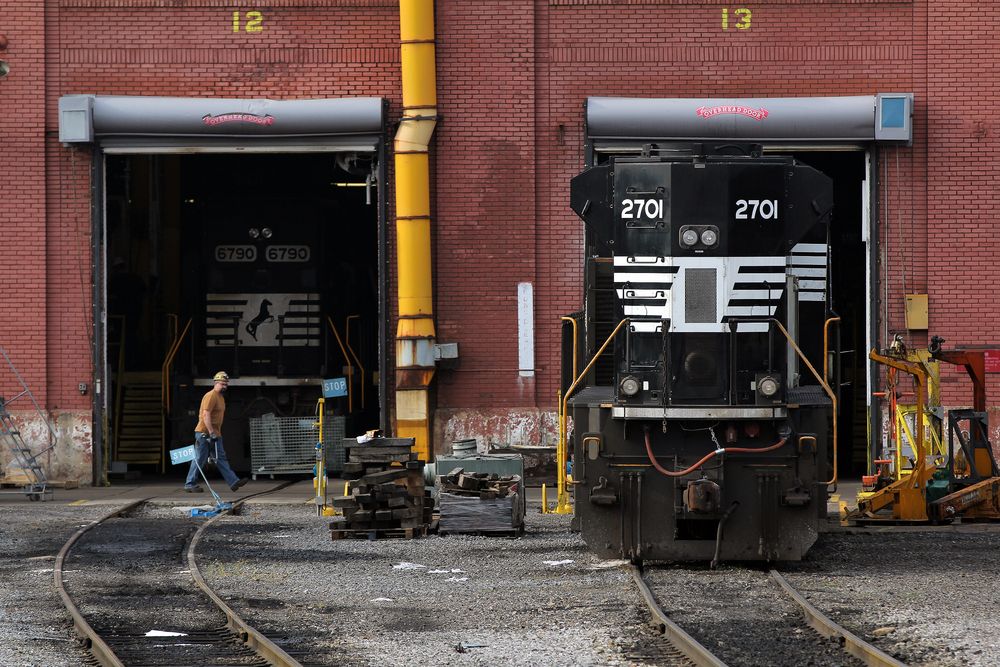 Auf dem Weg zu Tor 13... -:),Norfolk & Southern NS#2701, Altoona, PA, USA