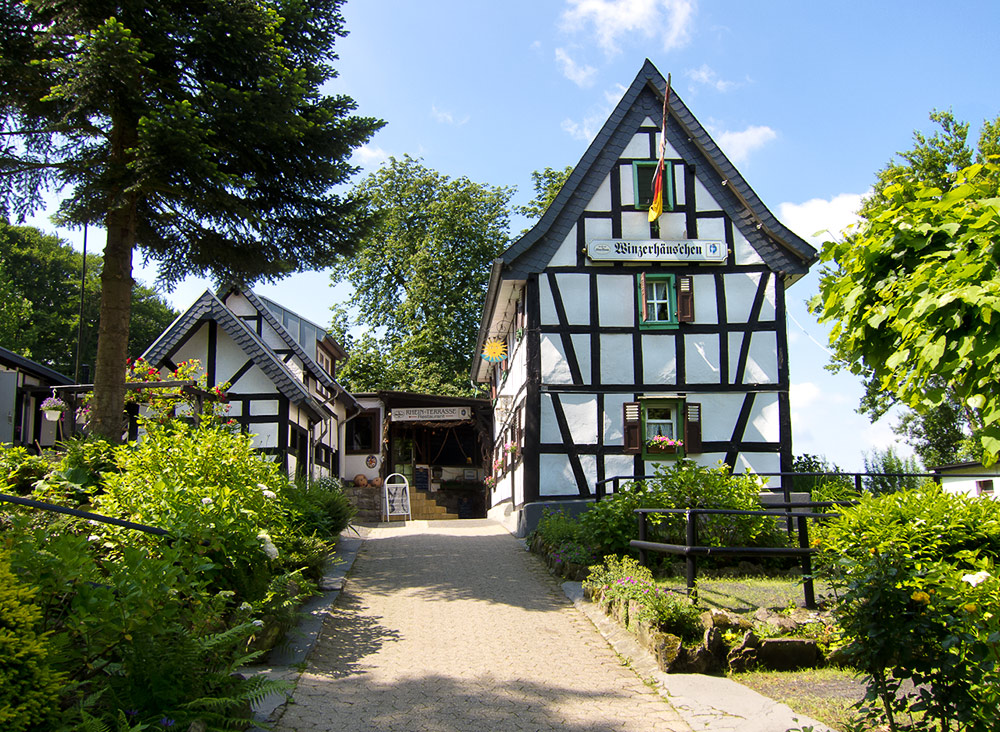 Auf dem Weg zum Drachenfels