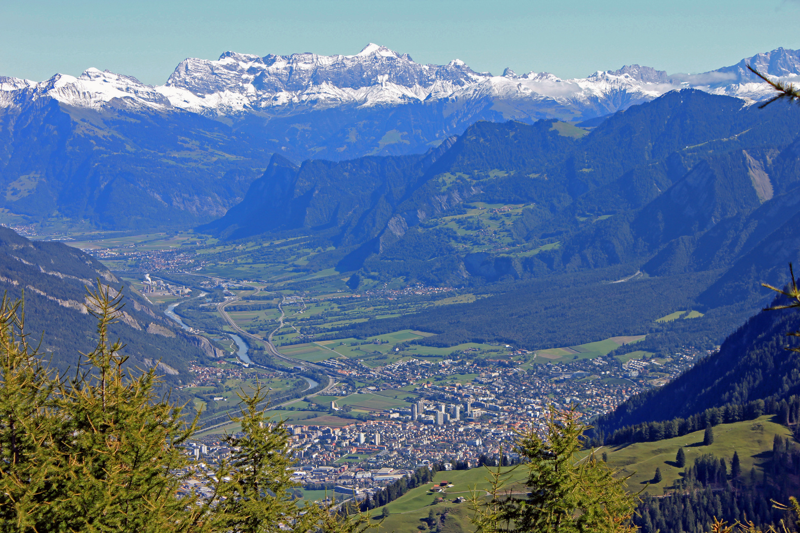 Auf dem Weg zum Dreibündenstein