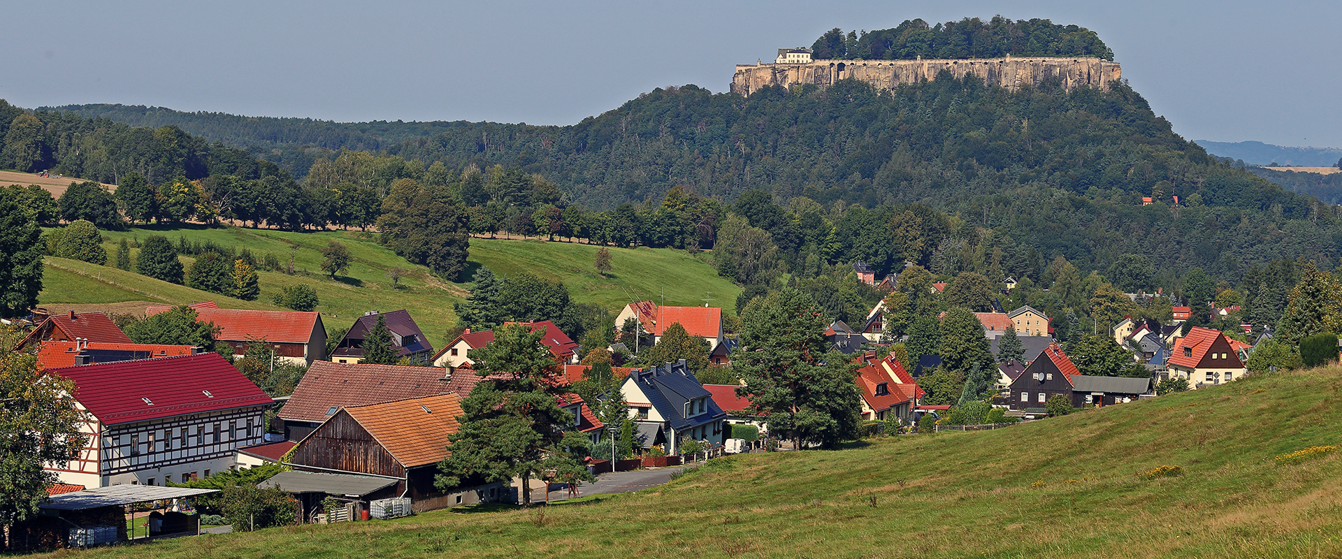 Auf dem Weg zum Pfaffenstein lasse ich die Festung Königstein...