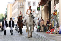 Auf dem Weg zum Standesamt