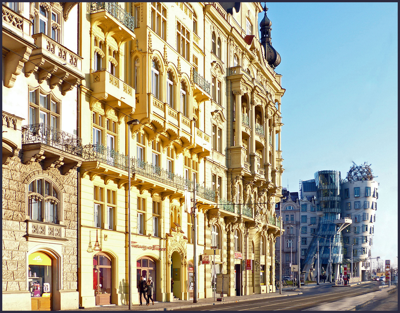 Auf dem Weg zum Tanzenden Haus