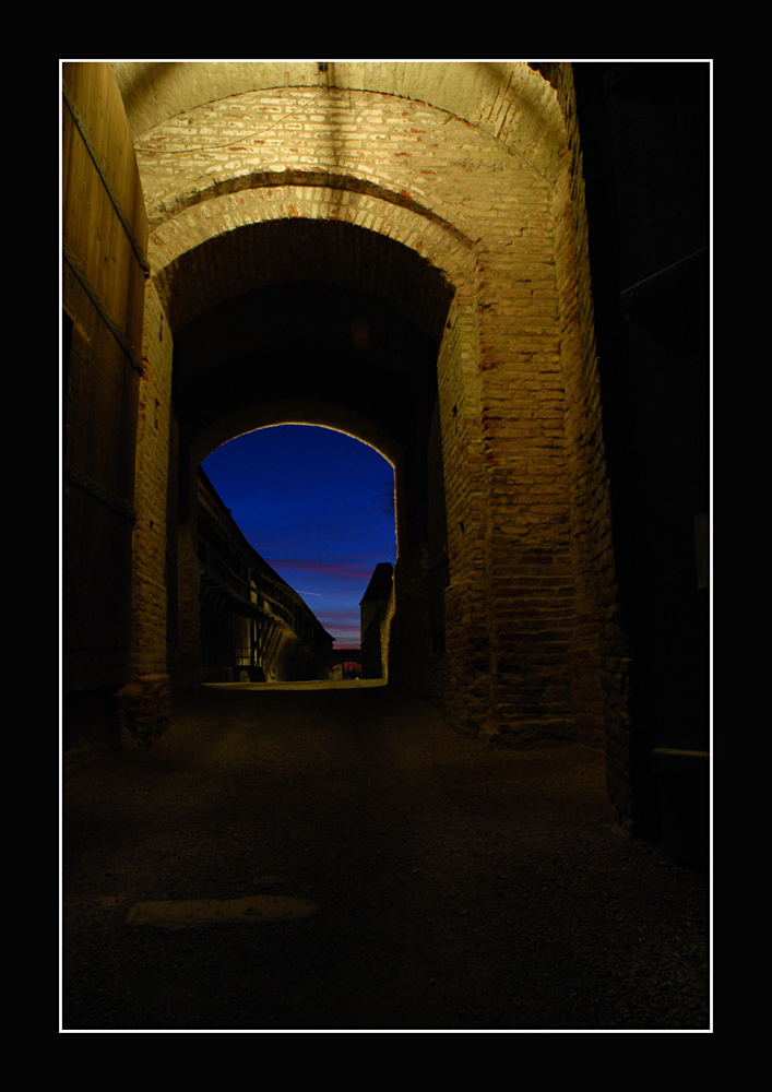 Auf dem Weg zur Burg Trausnitz in der Abenddämmerung ( Landshut )