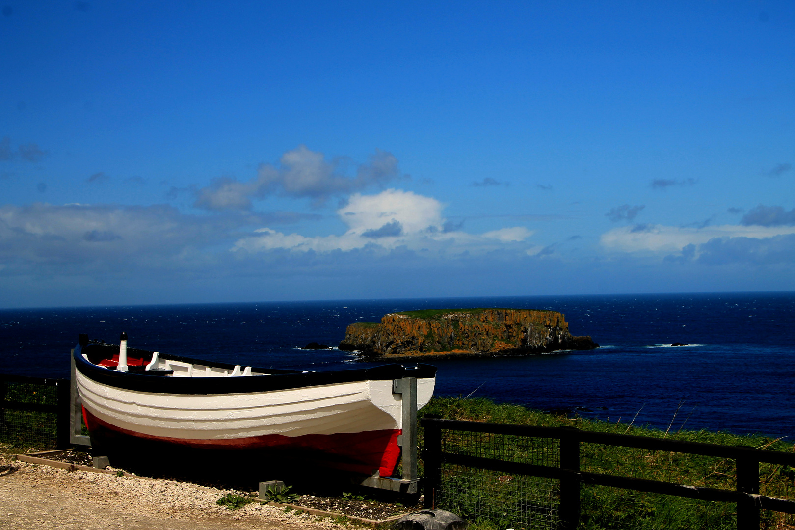 Auf dem Weg zur Carrick-a-Rede-Rope-Bridge