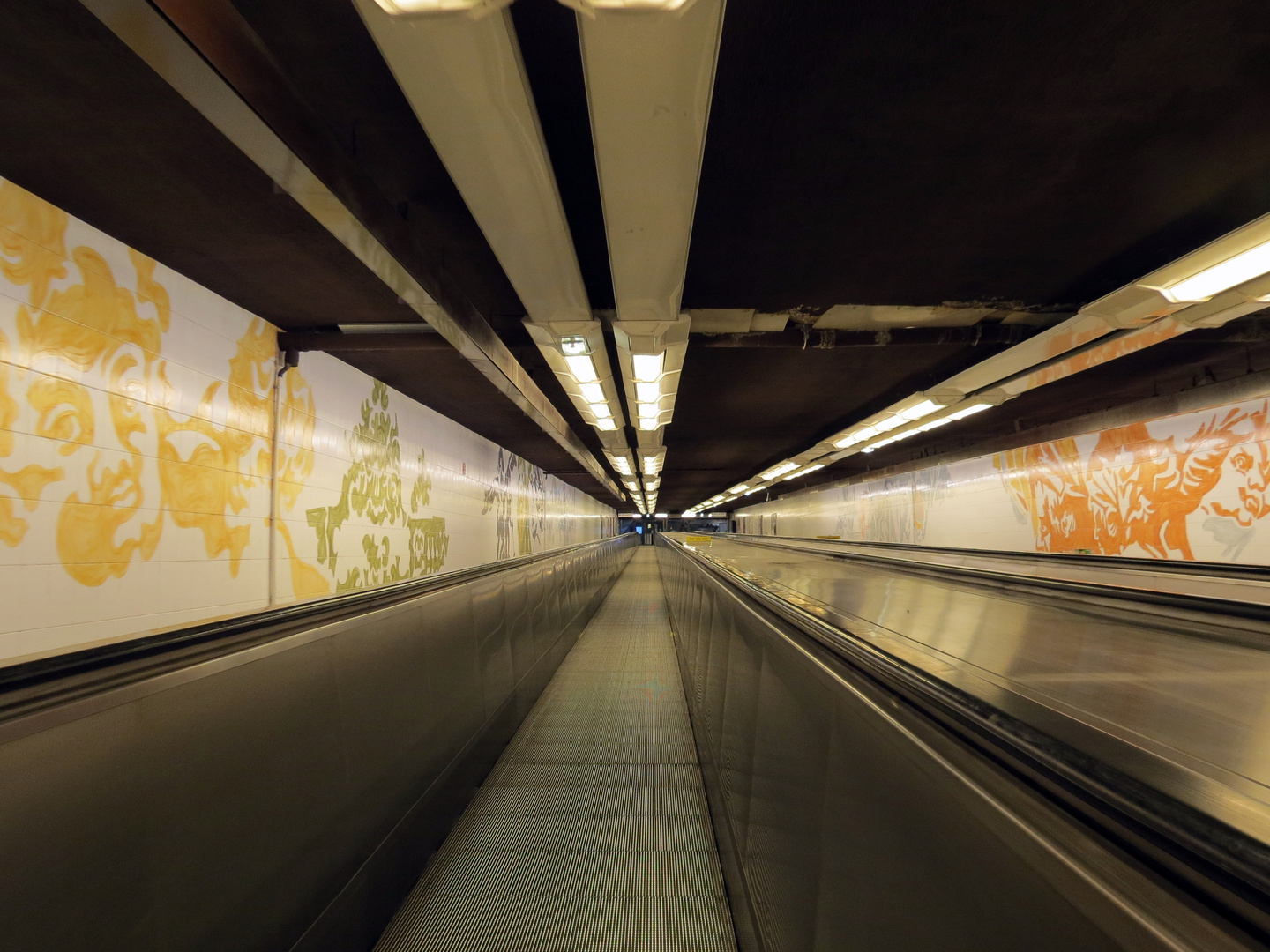 auf dem Weg zur Metro