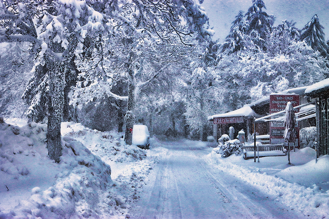 auf dem Weg zur Piste