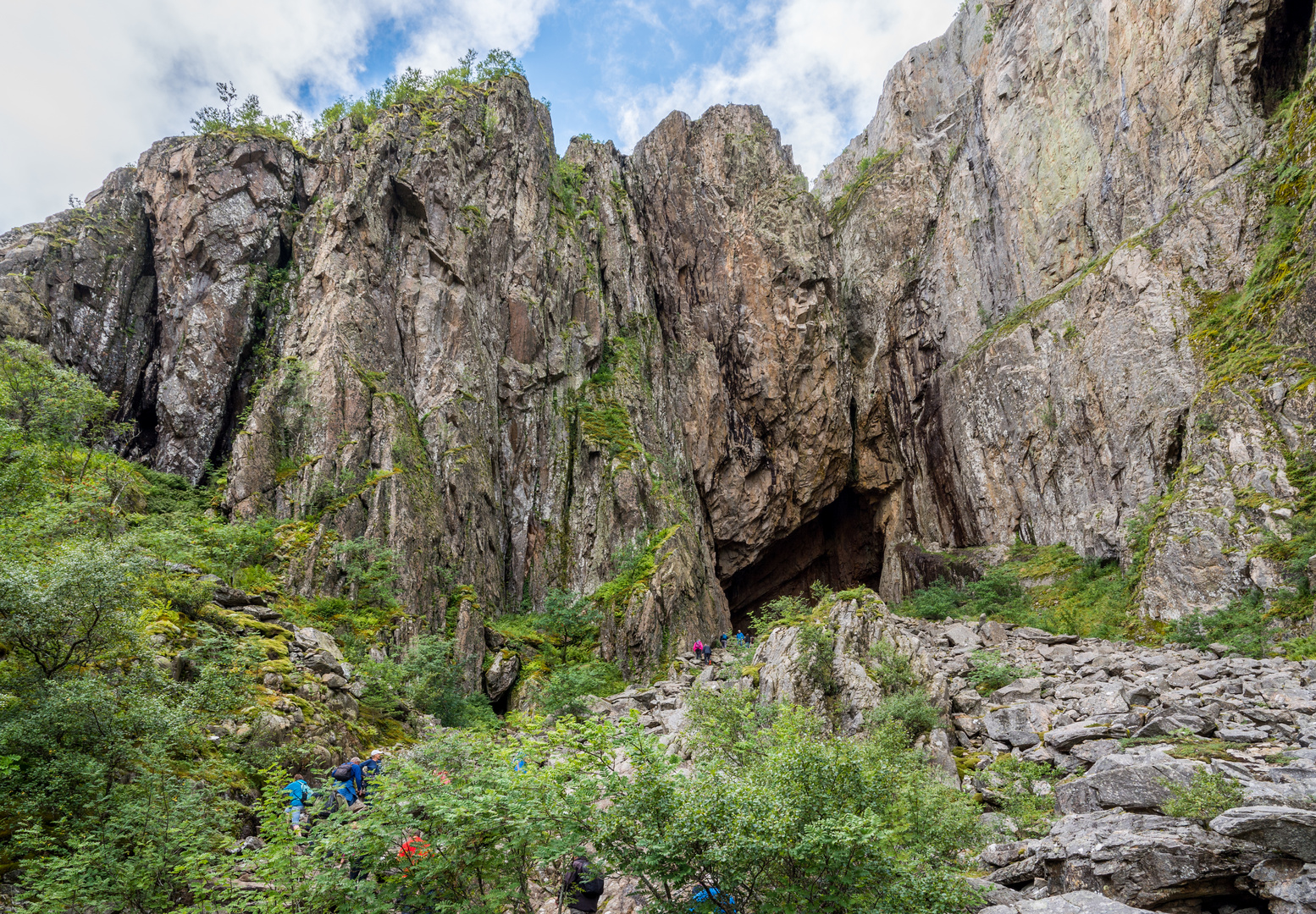 Auf dem Weg zur Torghatten-Höhle