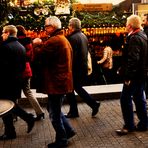 Auf dem Weihnachtsmarkt 5...Gruppenbild mit Dame