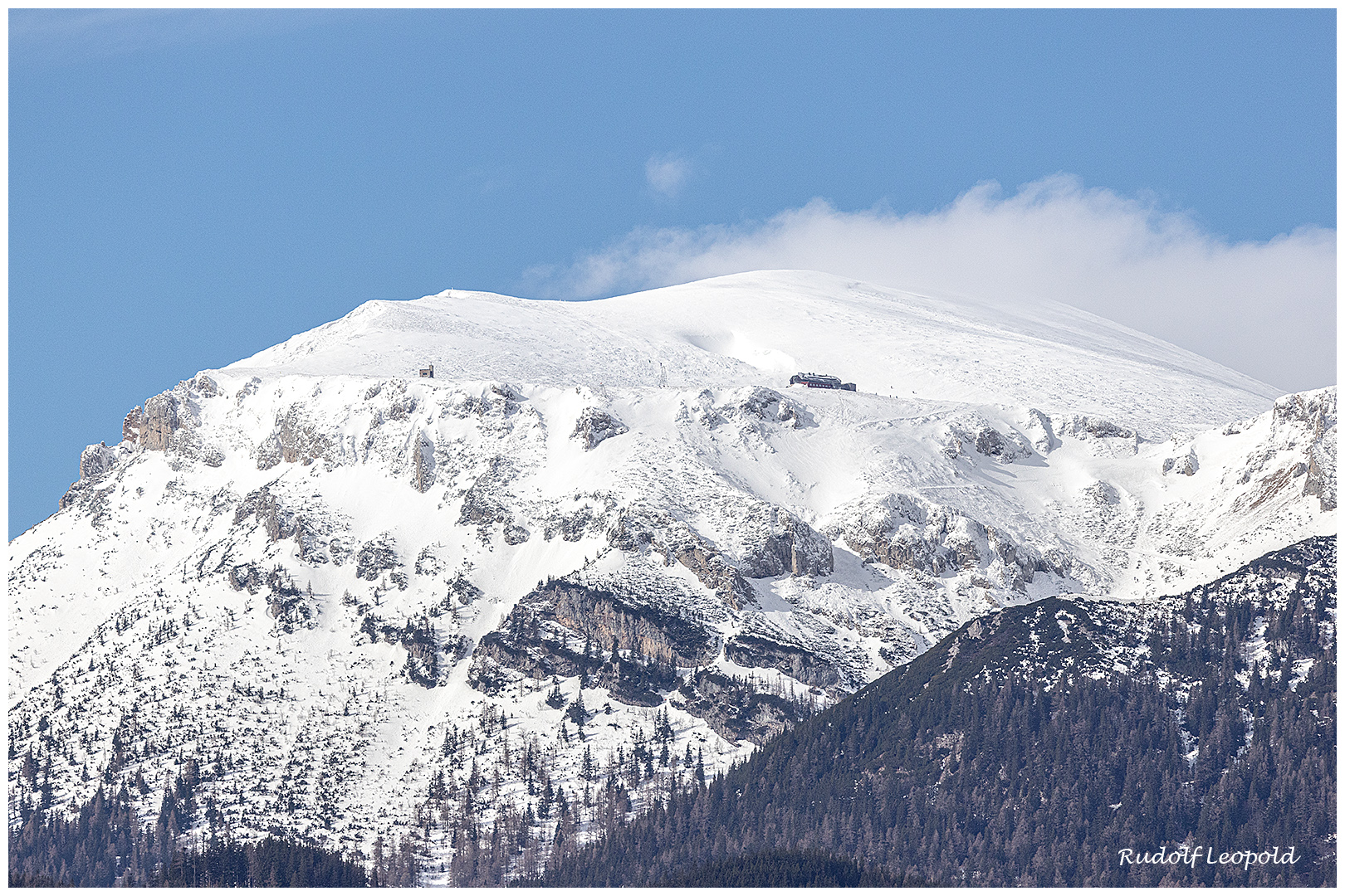 Auf den Bergen fiel ein wenig Neuschnee