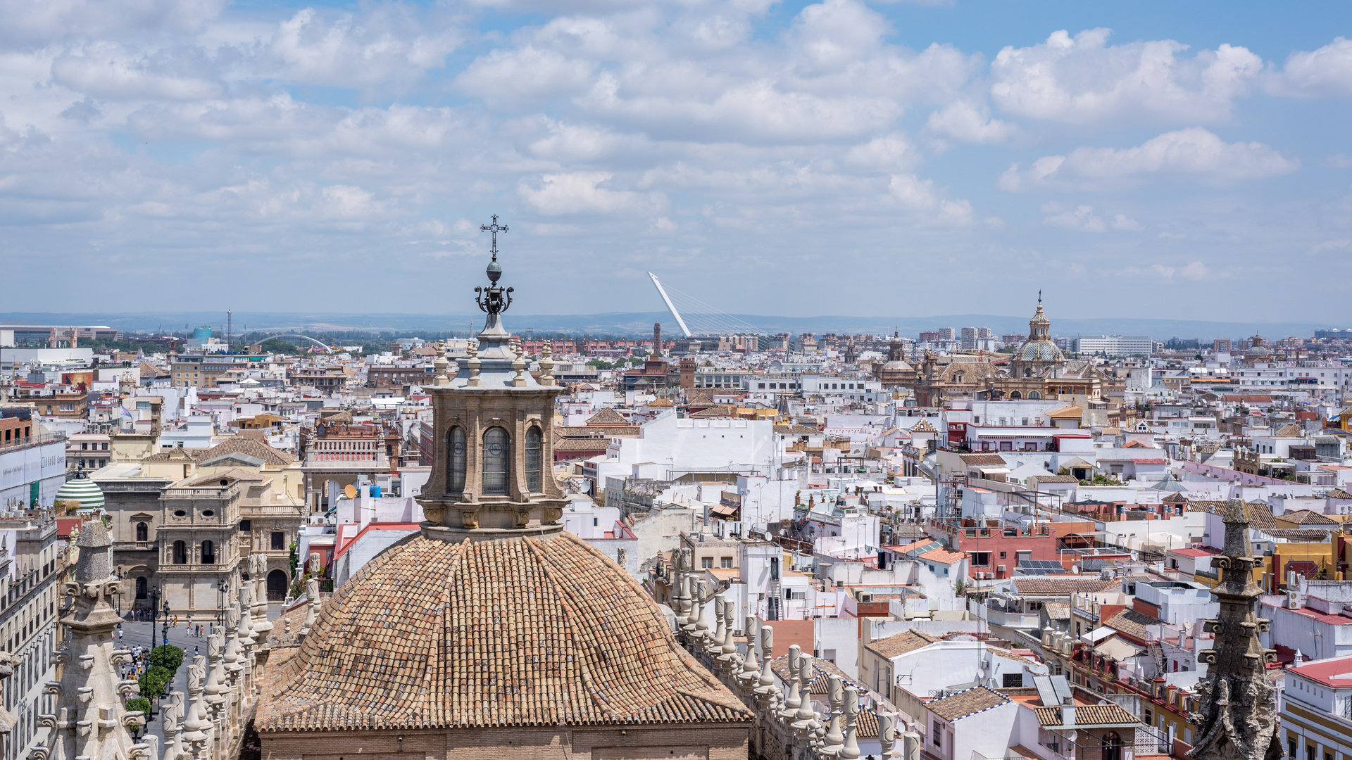 Auf den Dächern der Kathedrale von Sevilla