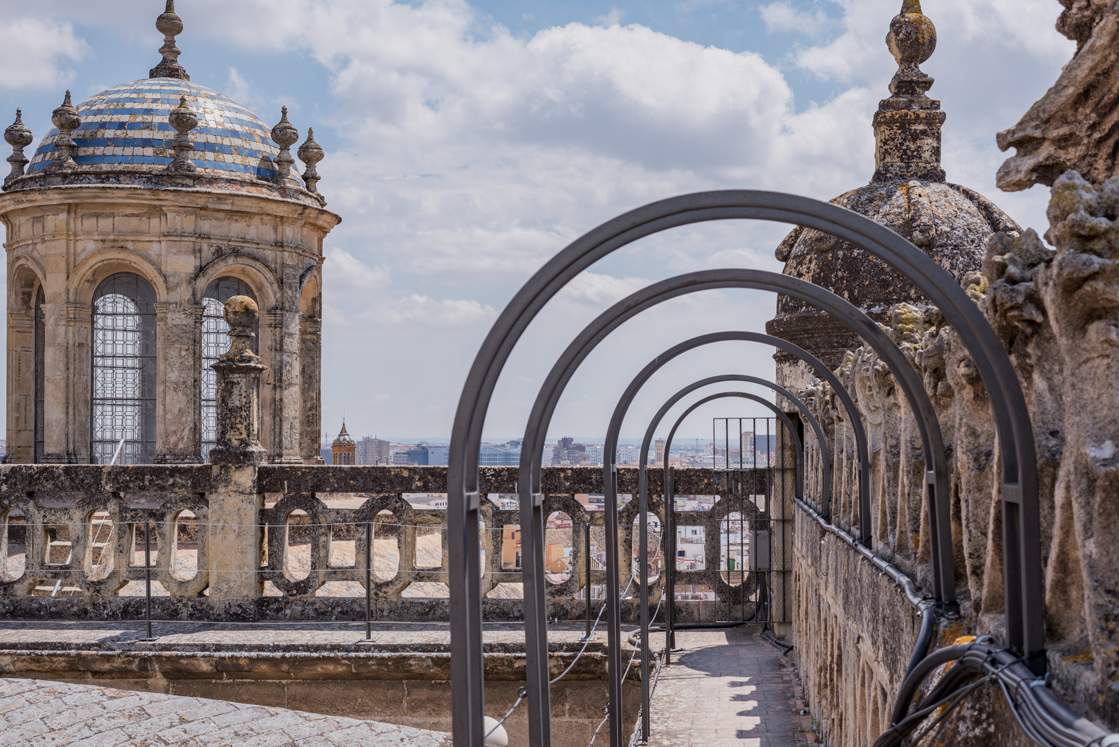 Auf den Dächern der Kathedrale von Sevilla