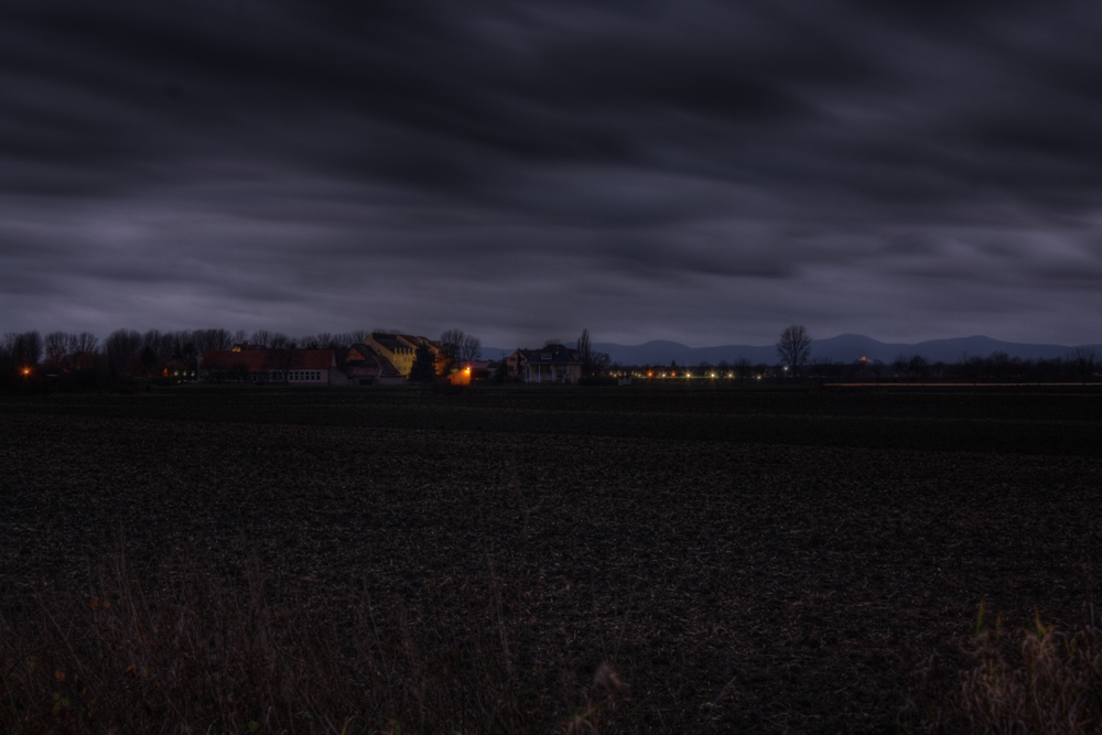 Auf den düsteren Tag folgt die noch düstere Nacht