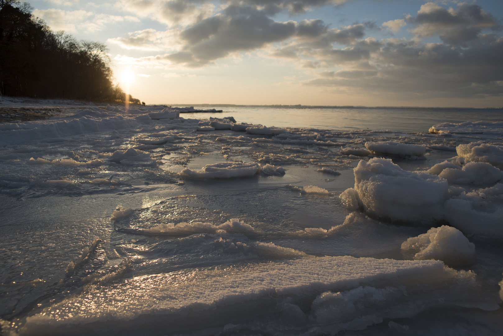 auf den Eisschollen am Strand von Loissin