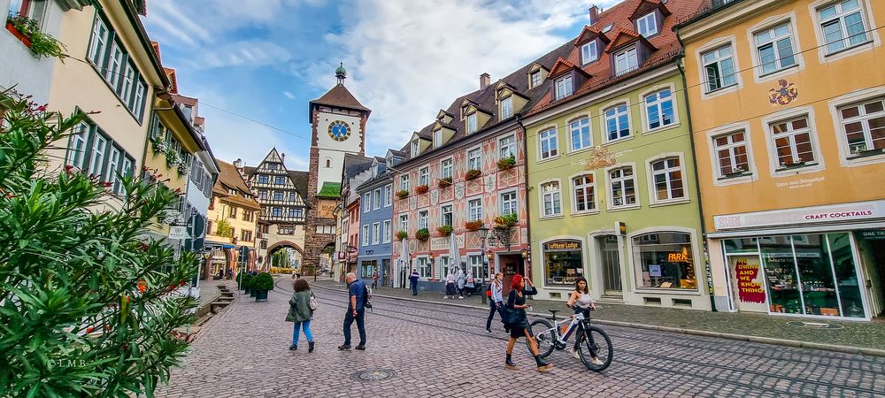 Auf den Pflastersteinen Freiburgs