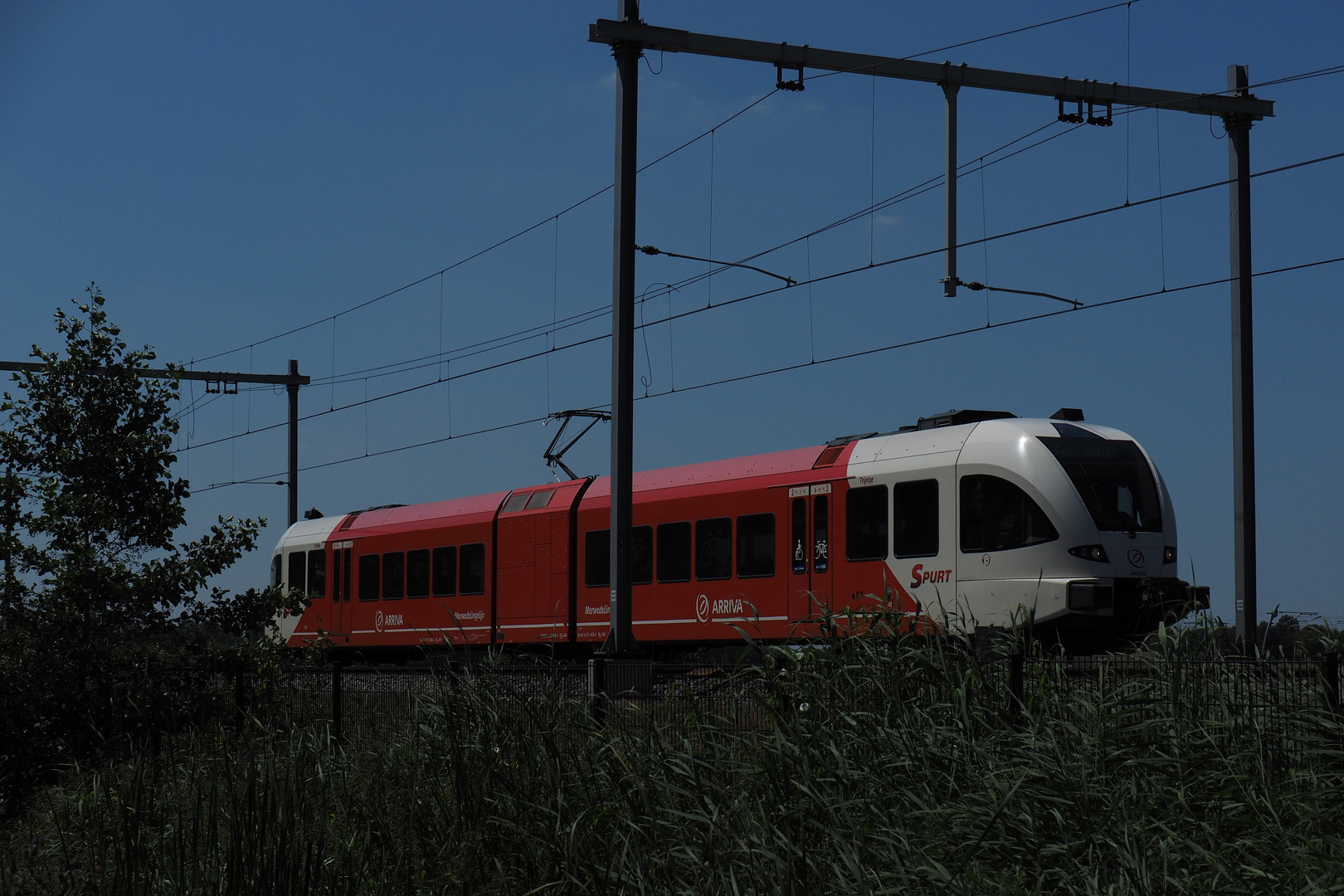 Auf den Schienen Foto & Bild eisenbahn, verkehr & fahrzeuge, schiene und straße Bilder auf