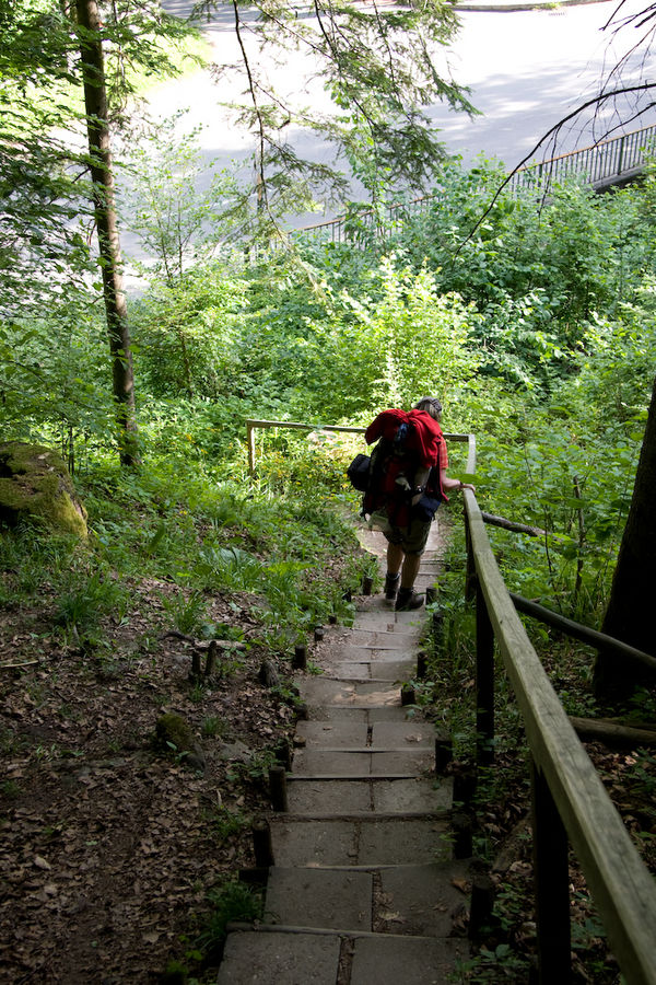 Auf den Stufen abwärts nach Schattenmühle