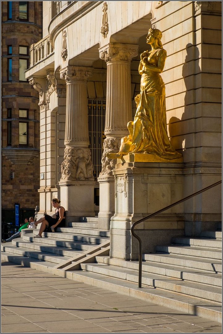 Auf den Stufen des Königlichen Dramatischen Theaters 