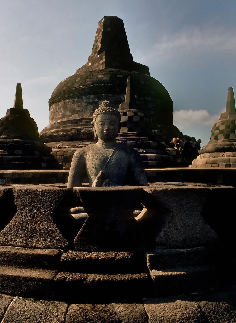 Auf der 2. Terasse von Borobodur