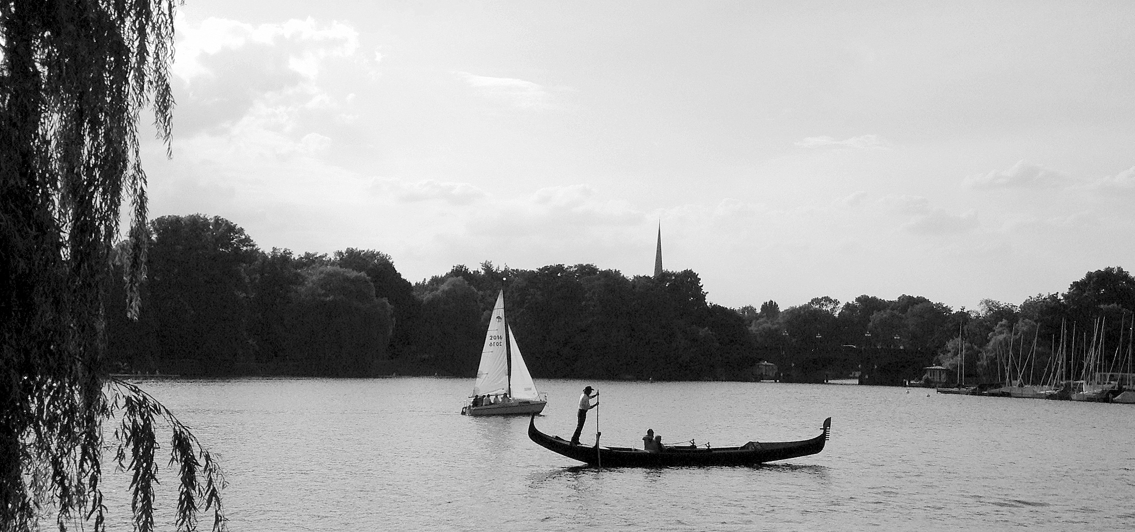 Auf der Alster "rumgondeln"