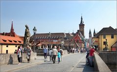 auf der Alten Mainbrücke in Würzburg